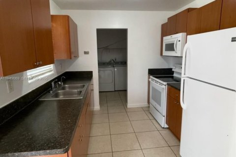 Villa ou maison à louer à Homestead, Floride: 3 chambres, 98.1 m2 № 2004866 - photo 3