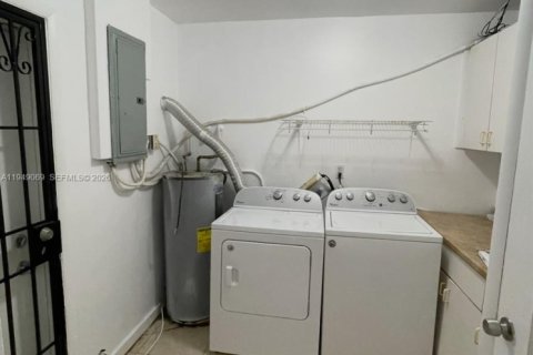 Villa ou maison à louer à Homestead, Floride: 3 chambres, 98.1 m2 № 2004866 - photo 5