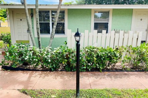 Villa ou maison à louer à Tamarac, Floride: 1 chambre, 51.1 m2 № 2084235 - photo 1