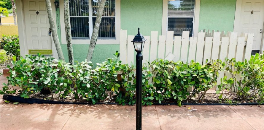 Villa ou maison à Tamarac, Floride 1 chambre, 51.1 m2 № 2084235