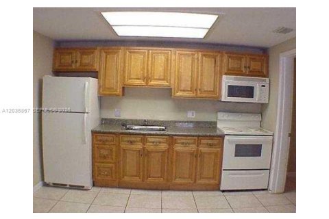 Villa ou maison à louer à Tamarac, Floride: 1 chambre, 51.1 m2 № 2084235 - photo 14