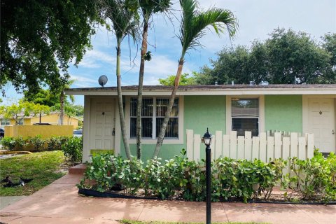 Villa ou maison à louer à Tamarac, Floride: 1 chambre, 51.1 m2 № 2084235 - photo 2