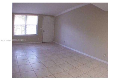 Villa ou maison à louer à Tamarac, Floride: 1 chambre, 51.1 m2 № 2084235 - photo 13