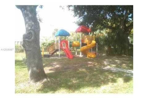 Villa ou maison à louer à Tamarac, Floride: 1 chambre, 51.1 m2 № 2084235 - photo 17