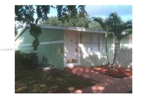 Villa ou maison à louer à Tamarac, Floride: 1 chambre, 51.1 m2 № 2084235 - photo 12