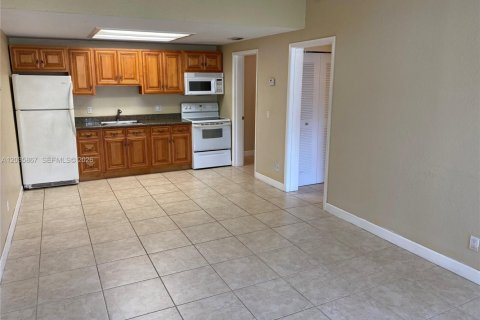 Villa ou maison à louer à Tamarac, Floride: 1 chambre, 51.1 m2 № 2084235 - photo 5