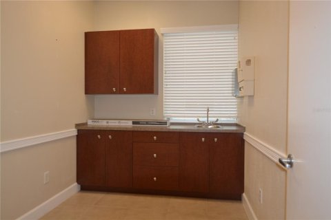 Propiedad comercial en alquiler en Port Charlotte, Florida, 93.37 m2 № 791204 - foto 7
