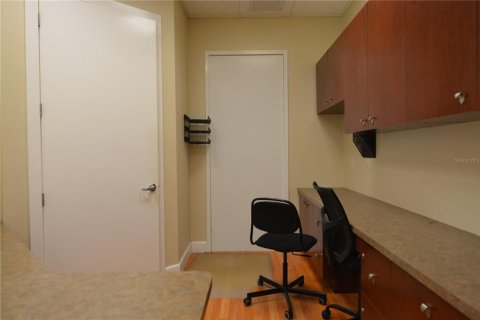 Propiedad comercial en alquiler en Port Charlotte, Florida, 93.37 m2 № 791204 - foto 3