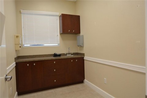 Propiedad comercial en alquiler en Port Charlotte, Florida, 93.37 m2 № 791204 - foto 8