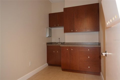 Propiedad comercial en alquiler en Port Charlotte, Florida, 93.37 m2 № 791204 - foto 9