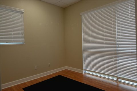 Propiedad comercial en alquiler en Port Charlotte, Florida, 93.37 m2 № 791204 - foto 5
