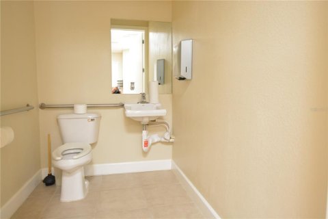 Propiedad comercial en alquiler en Port Charlotte, Florida, 93.37 m2 № 791204 - foto 6