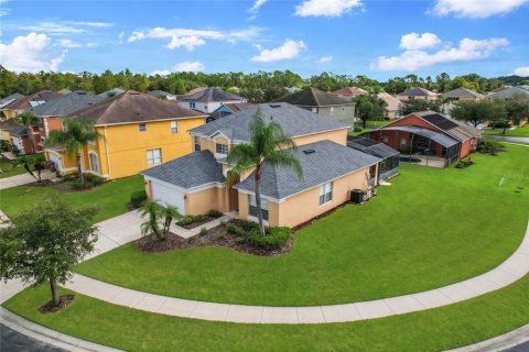 Casa en venta en Kissimmee, Florida, 5 dormitorios, 210.8 m2 № 2405362 - foto 4