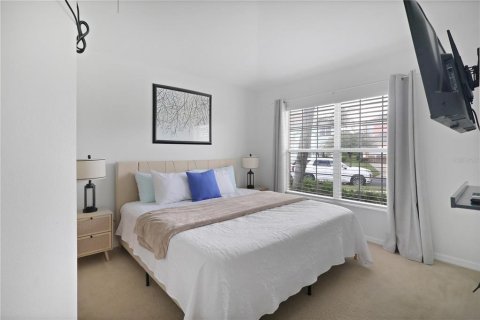 Casa en venta en Kissimmee, Florida, 5 dormitorios, 210.8 m2 № 2405362 - foto 9