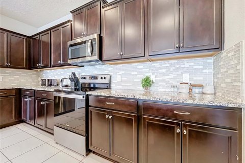Touwnhouse à vendre à Kissimmee, Floride: 5 chambres, 210.24 m2 № 2437357 - photo 11