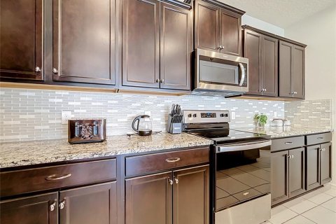 Touwnhouse à vendre à Kissimmee, Floride: 5 chambres, 210.24 m2 № 2437357 - photo 14