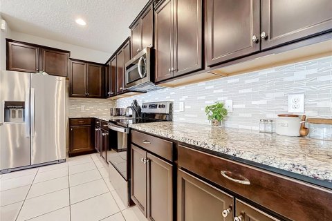 Touwnhouse à vendre à Kissimmee, Floride: 5 chambres, 210.24 m2 № 2437357 - photo 12