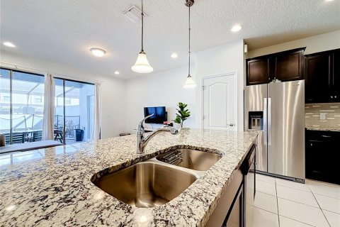 Touwnhouse à vendre à Kissimmee, Floride: 5 chambres, 210.24 m2 № 2437357 - photo 15