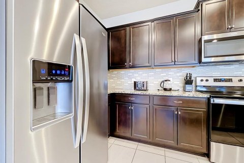 Touwnhouse à vendre à Kissimmee, Floride: 5 chambres, 210.24 m2 № 2437357 - photo 16