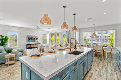 Casa en venta en Bradenton Beach, Florida, 7 dormitorios, 290.32 m2 № 1513320 - foto 5