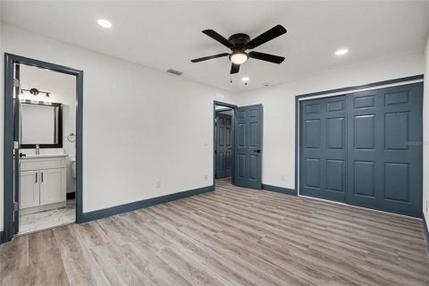House in New Port Richey, Florida 3 bedrooms, 125.98 sq.m. № 2107697 - photo 16