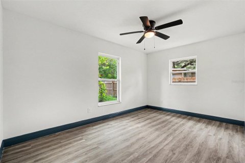 House in New Port Richey, Florida 3 bedrooms, 125.98 sq.m. № 2107697 - photo 17