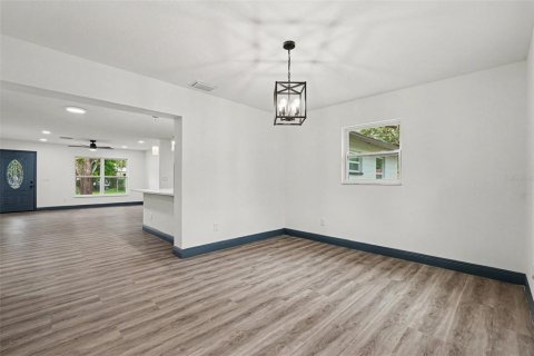 House in New Port Richey, Florida 3 bedrooms, 125.98 sq.m. № 2107697 - photo 15