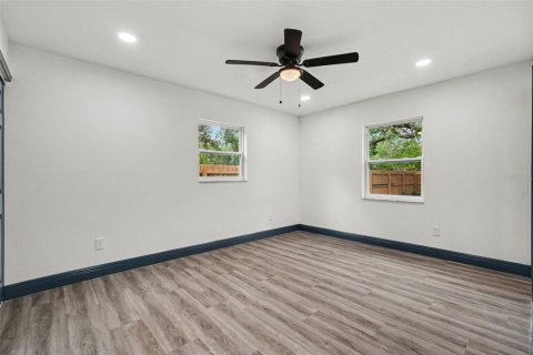 House in New Port Richey, Florida 3 bedrooms, 125.98 sq.m. № 2107697 - photo 22