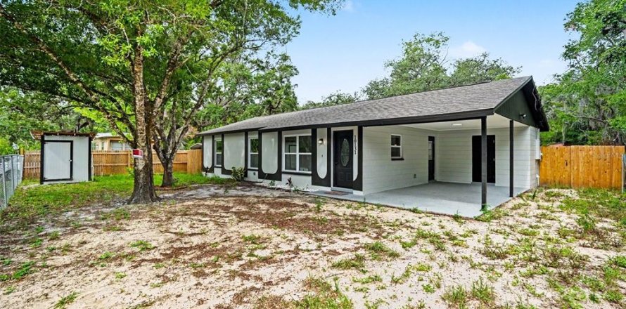 House in New Port Richey, Florida 3 bedrooms, 125.98 sq.m. № 2107697