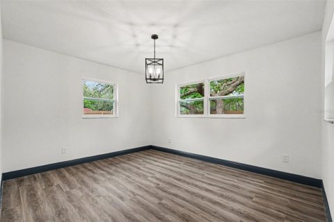 House in New Port Richey, Florida 3 bedrooms, 125.98 sq.m. № 2107697 - photo 14