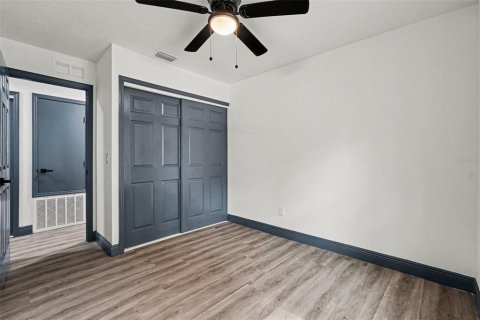 House in New Port Richey, Florida 3 bedrooms, 125.98 sq.m. № 2107697 - photo 19