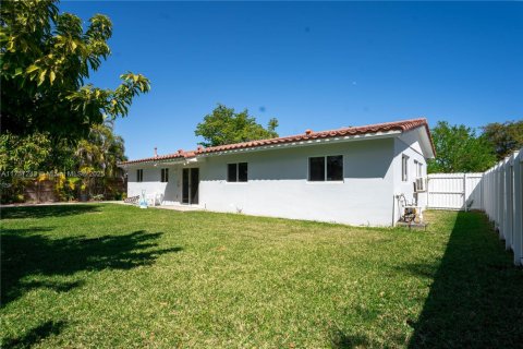 House in Palmetto Bay, Florida 3 bedrooms, 100.15 sq.m. № 1945006 - photo 27