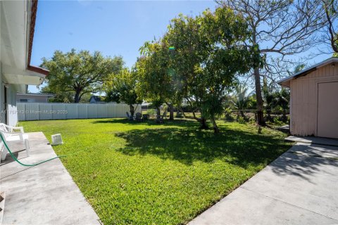 House in Palmetto Bay, Florida 3 bedrooms, 100.15 sq.m. № 1945006 - photo 22
