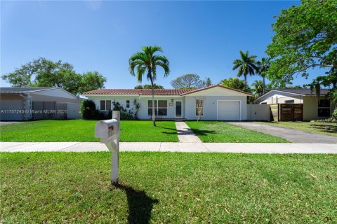 House in Palmetto Bay, Florida 3 bedrooms, 100.15 sq.m. № 1945006 - photo 1
