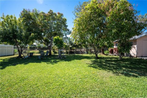 House in Palmetto Bay, Florida 3 bedrooms, 100.15 sq.m. № 1945006 - photo 24