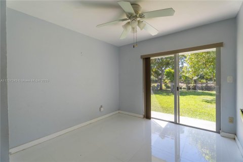 House in Palmetto Bay, Florida 3 bedrooms, 100.15 sq.m. № 1945006 - photo 13