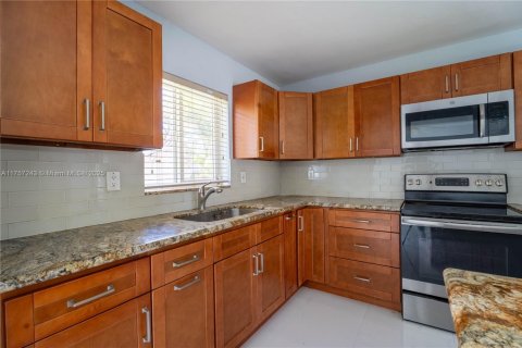 House in Palmetto Bay, Florida 3 bedrooms, 100.15 sq.m. № 1945006 - photo 15