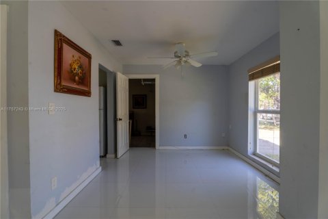House in Palmetto Bay, Florida 3 bedrooms, 100.15 sq.m. № 1945006 - photo 5