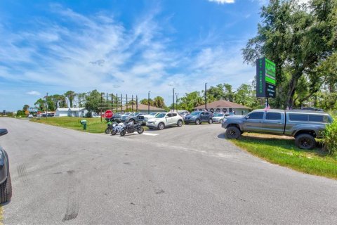 Commercial property in Port Charlotte, Florida 147.16 sq.m. № 621928 - photo 4