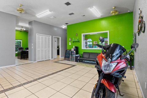Commercial property in Port Charlotte, Florida 147.16 sq.m. № 621928 - photo 17