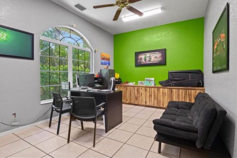 Commercial property in Port Charlotte, Florida 147.16 sq.m. № 621928 - photo 18