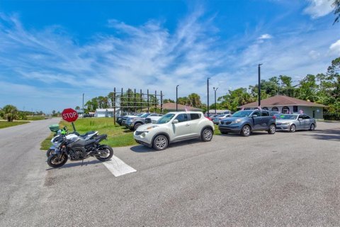 Commercial property in Port Charlotte, Florida 147.16 sq.m. № 621928 - photo 6