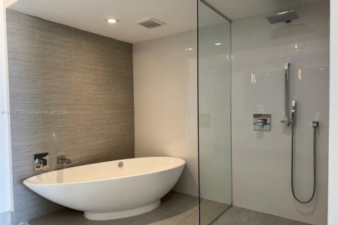 Купить кондоминиум в Санни-Айлс-Бич, Флорида 3 спальни, 141.58м2, № 1943481 - фото 15