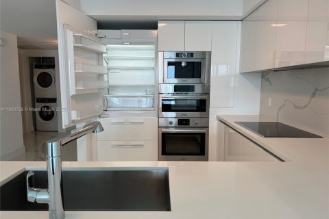 Купить кондоминиум в Санни-Айлс-Бич, Флорида 3 спальни, 141.58м2, № 1943481 - фото 9