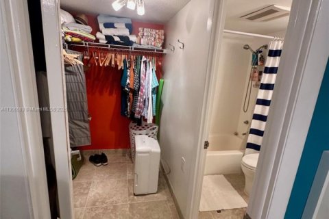 Condominio en venta en Fort Lauderdale, Florida, 37.16 m2 № 1964010 - foto 13