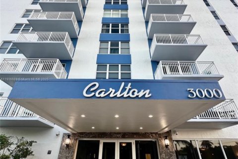 Condominio en venta en Fort Lauderdale, Florida, 37.16 m2 № 1964010 - foto 2