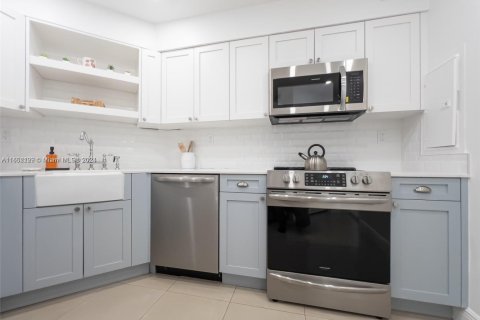 Condominio en venta en Miami Beach, Florida, 2 dormitorios, 126.35 m2 № 1861374 - foto 17