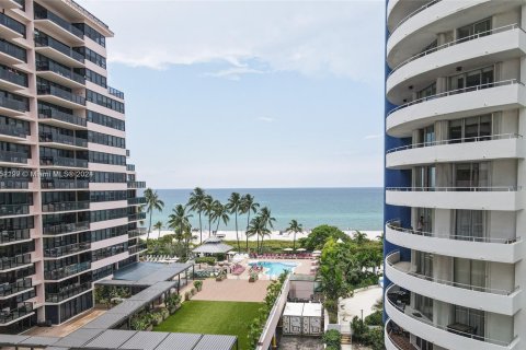 Condominio en venta en Miami Beach, Florida, 2 dormitorios, 126.35 m2 № 1861374 - foto 2