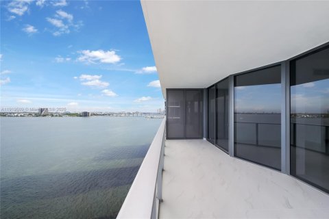 Condominio en venta en Miami, Florida, 4 dormitorios, 249.54 m2 № 1975021 - foto 4