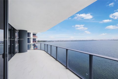 Condominio en venta en Miami, Florida, 4 dormitorios, 249.54 m2 № 1975021 - foto 3